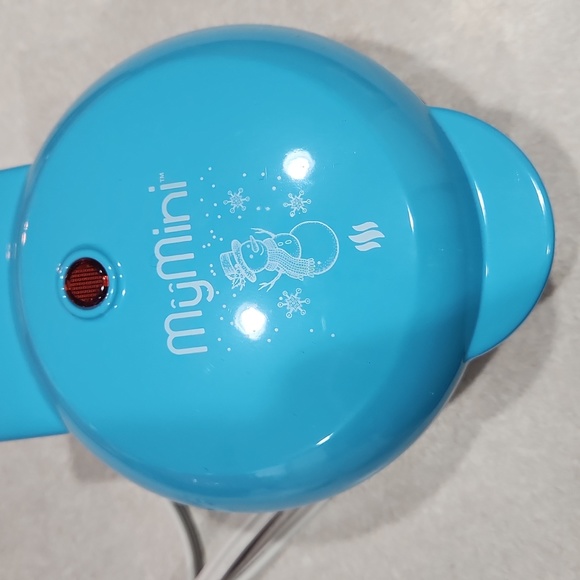 My mini snowman waffle maker. Never used - Picture 2 of 3